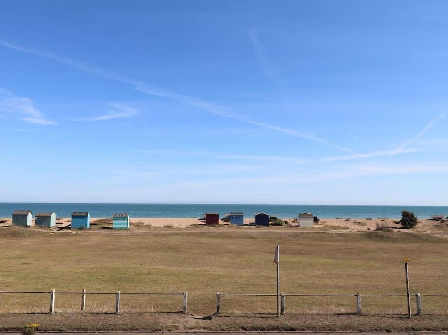Stunning Seaviews - Beach House - Jacuzzi Bath Tub Littlestone-on-Sea エクステリア 写真